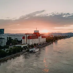 https://hilton-danube-waterfront.vienna-besthotels.com
