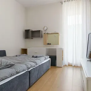 dabrowskiego-apartment.poznan-hotels.com/